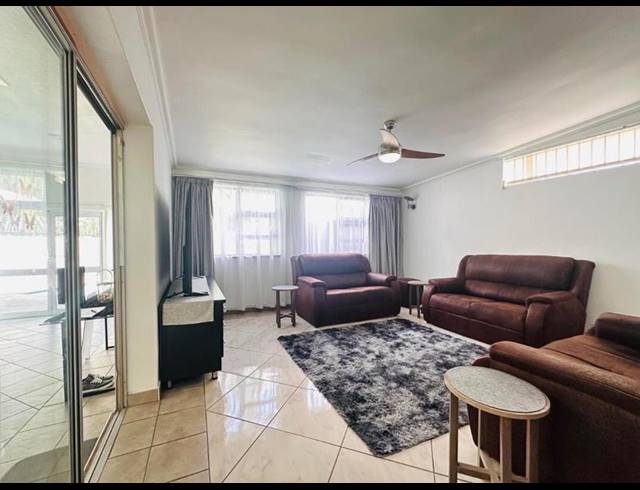 3 BEDROOM HOUSE FOR SALE IN SELECTION PARK